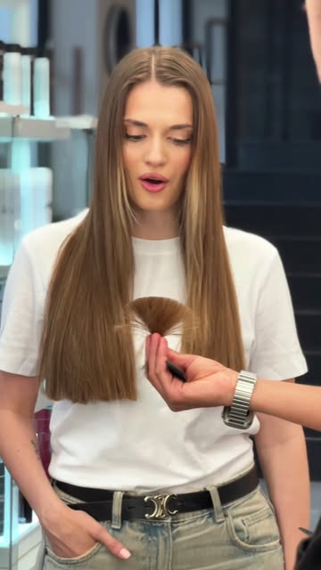 Tarzını yenile, farkı hisset ????

#emreayaksiz #saçkesimi #haircutsforwomen 
#hairtransformatıon