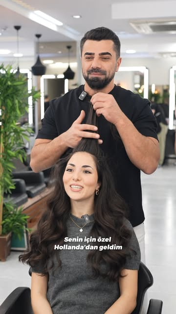 @ayseacun_ bizim için Hollanda’dan Etiler’e saç kesimine geldi.Doğru kesim, kusursuz görünüm.✨❣️

#emreayaksiz #haircuttransformation #netherlandshair #etilerkuaför