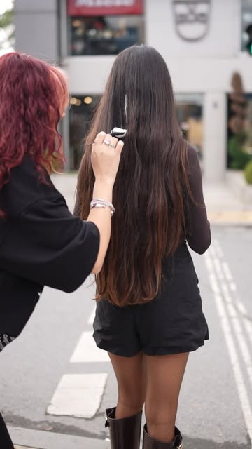 Dışarıdan başlayan yolculuk, Emre Ayaksız'da tarzla sonuçlanıyor ????‍♀️✨
Basit bir görünüm, profesyonel dokunuşla bambaşka bir stile dönüştü.
Şimdi sıra sende — tarzını yenilemeye hazır mısın? ????

#emreayaksiz #hairsalon #saçstili #istanbulkuaför #etilerkuaför