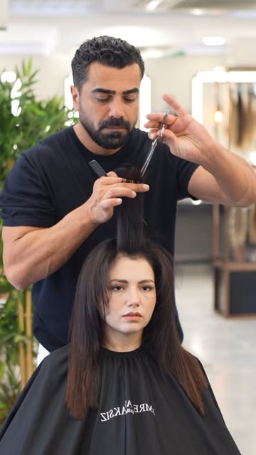 Face-framing haircut ✂️

#emreayaksiz #haircut #hairtransformation #faceframing