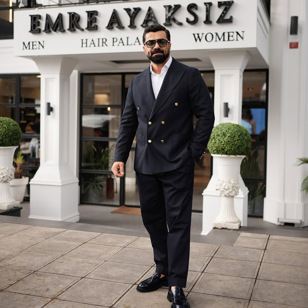 Kuaförlüğü sanata dönüştüren, kendi tarzını yaratan ve sektörünü uluslararası platformlarda temsil eden bir yolculuk… Başarı, vizyon ve tutkunun birleşimidir. ????✂️

#EmreAyaksız
