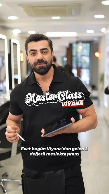 Viyana’dan gelen meslektaşlarımız ile bir gün ????????

#hairmasterclass #behindthechair #emreayaksiz #haircolor #haircut