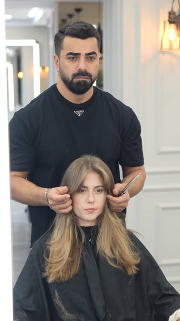 ✂️ Yeni sezonun en trend kadın saç kesimi ????‍♀️
Emre Ayaksız’da yüz tipine uygun, hacimli ve modern saç kesimiyle tarzını yeniden keşfet!

#emreayaksiz #saçkesimi #etilerkuaför #hairtransformatıon #haircutting #hairdesign